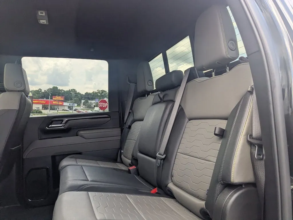 2025 Chevrolet Silverado 2500HD ZR2 thumbnail 24