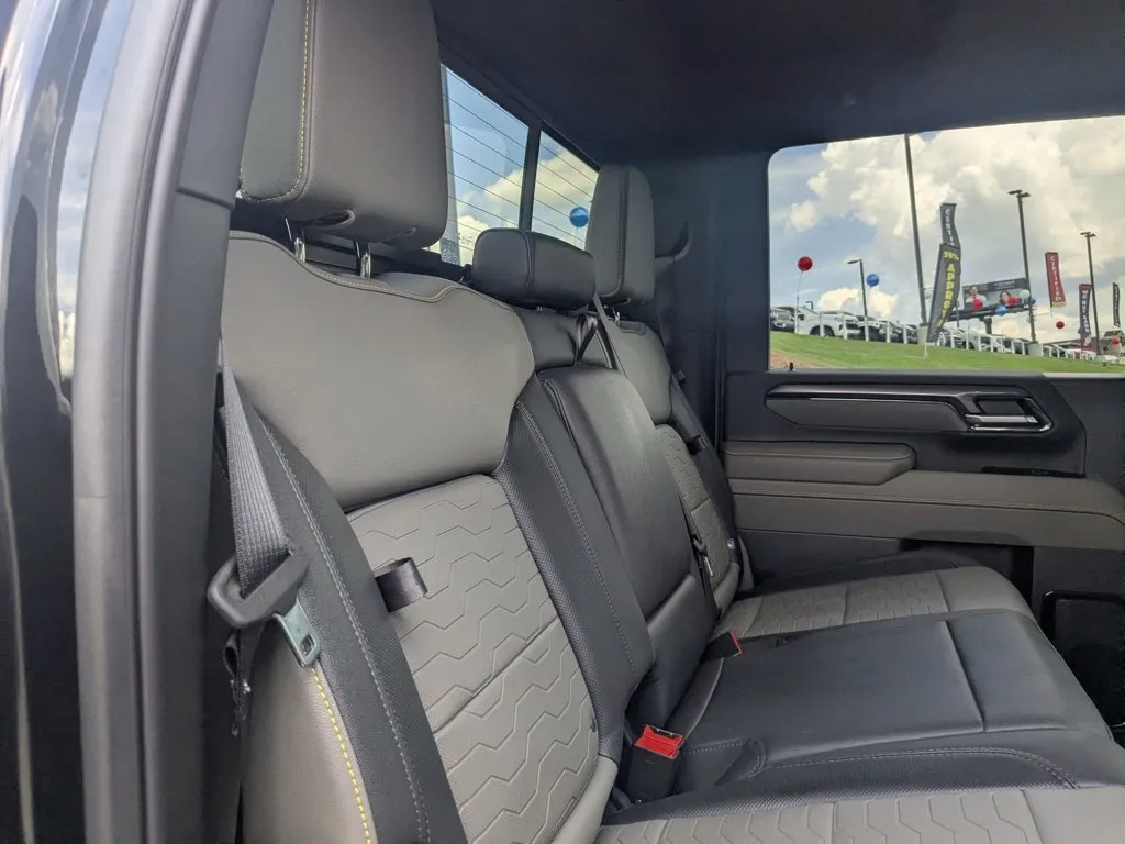 2025 Chevrolet Silverado 2500HD ZR2 thumbnail 25