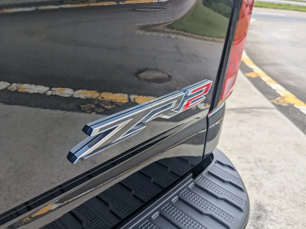 2025 Chevrolet Silverado 2500HD ZR2 thumbnail 30