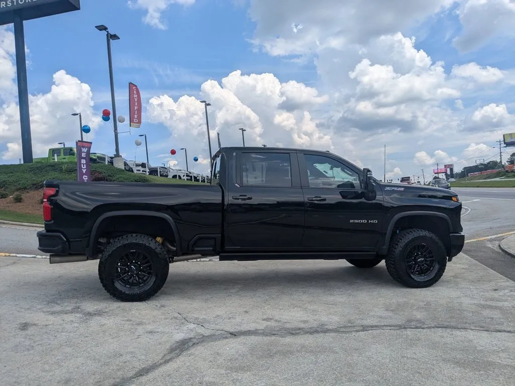 2025 Chevrolet Silverado 2500HD ZR2 thumbnail 4