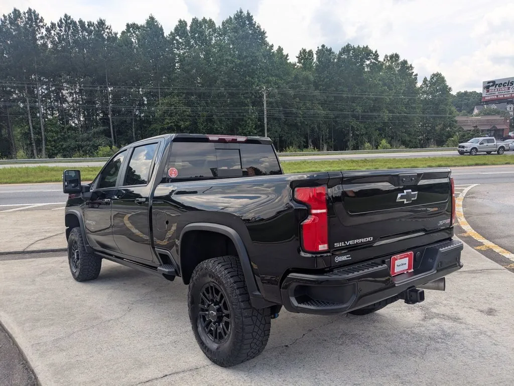 2025 Chevrolet Silverado 2500HD ZR2 thumbnail 7
