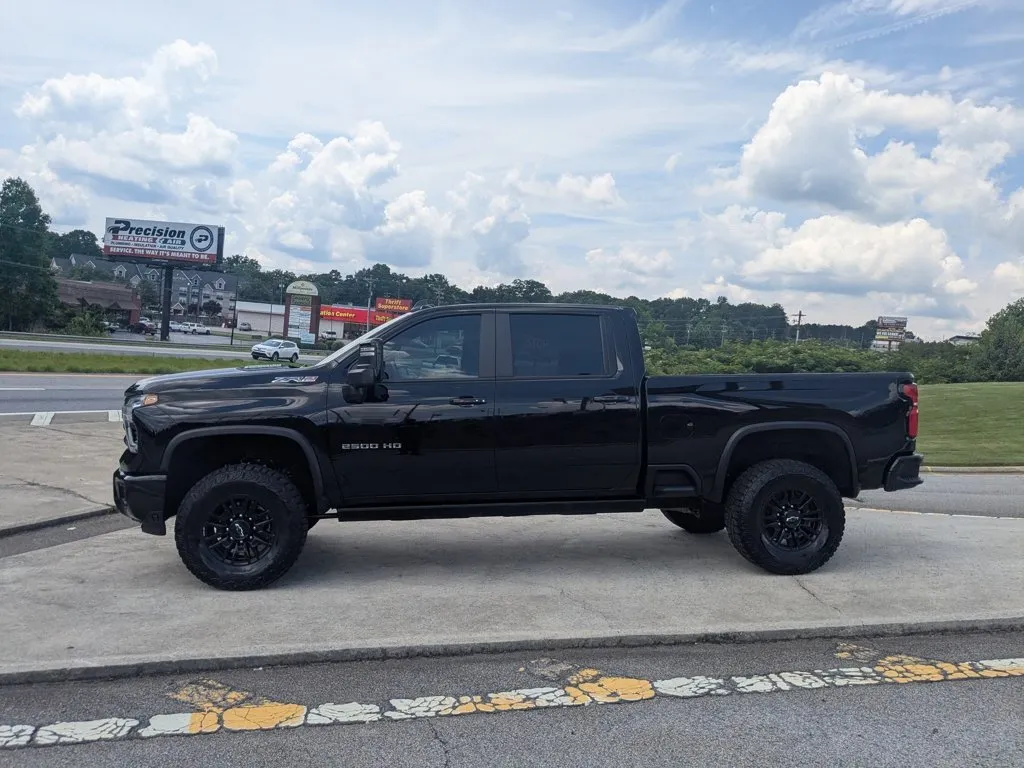 2025 Chevrolet Silverado 2500HD ZR2 thumbnail 8