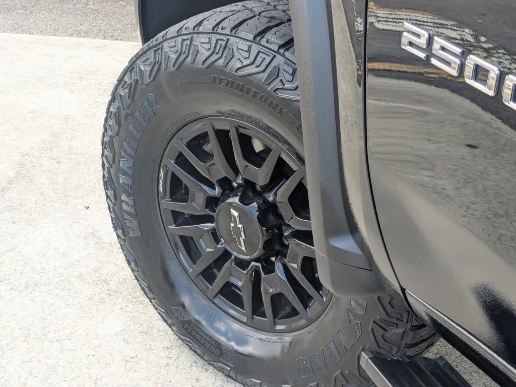 2025 Chevrolet Silverado 2500HD ZR2 thumbnail 9
