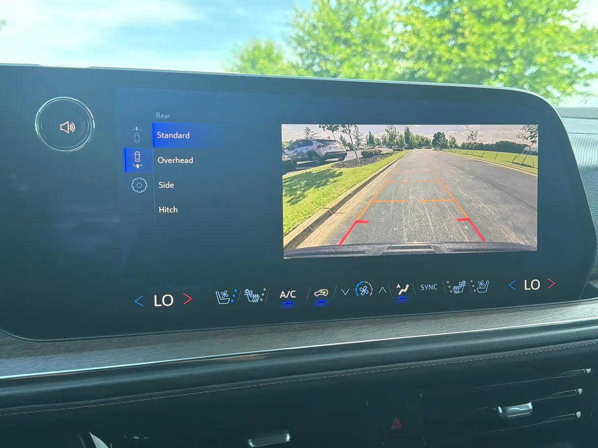 2025 Chevrolet Suburban High Country thumbnail 13