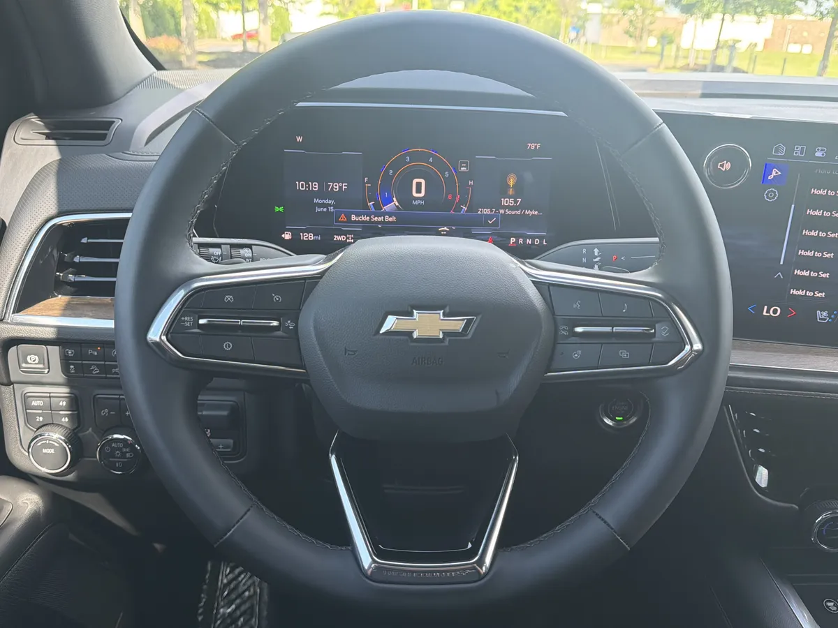 2025 Chevrolet Suburban High Country thumbnail 16