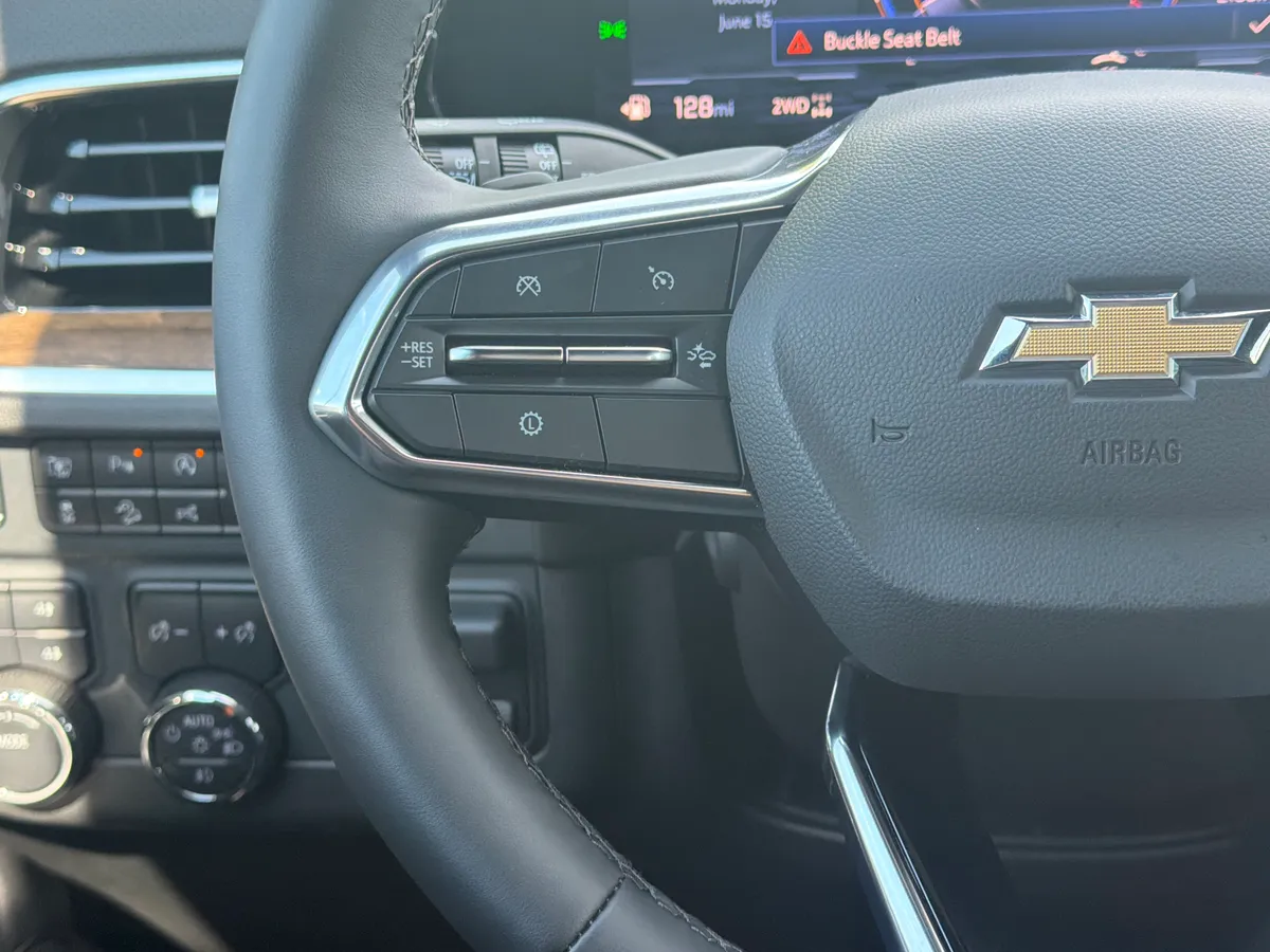 2025 Chevrolet Suburban High Country thumbnail 17