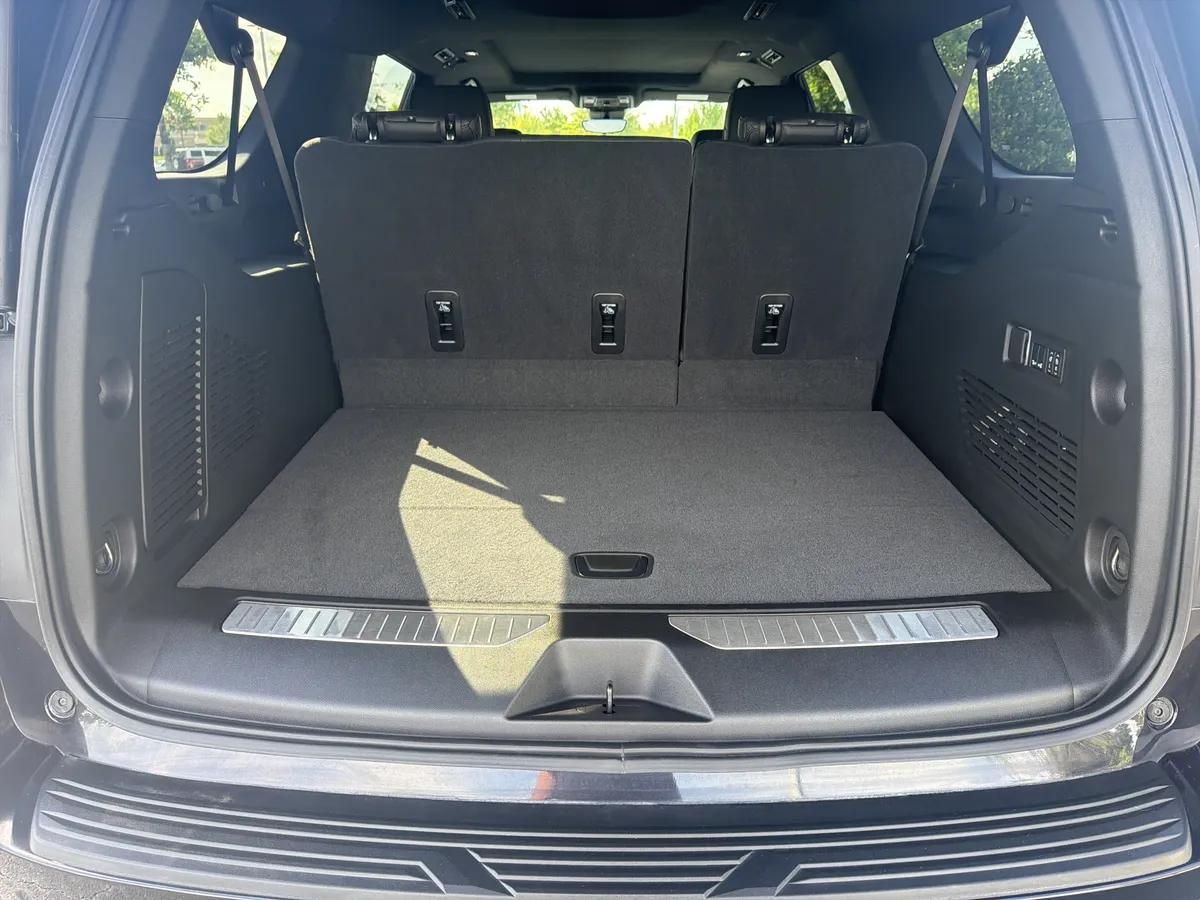 2025 Chevrolet Suburban High Country thumbnail 29