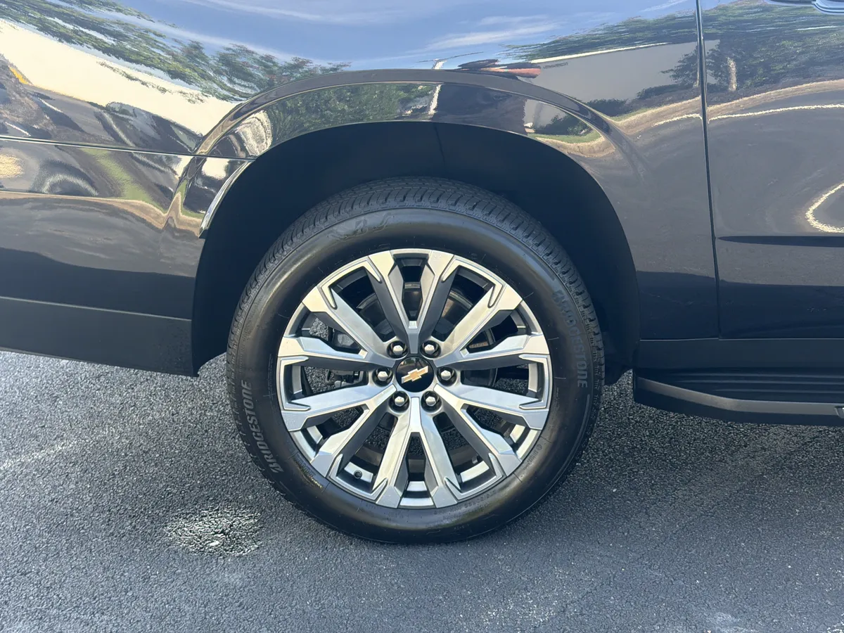 2025 Chevrolet Suburban High Country thumbnail 33