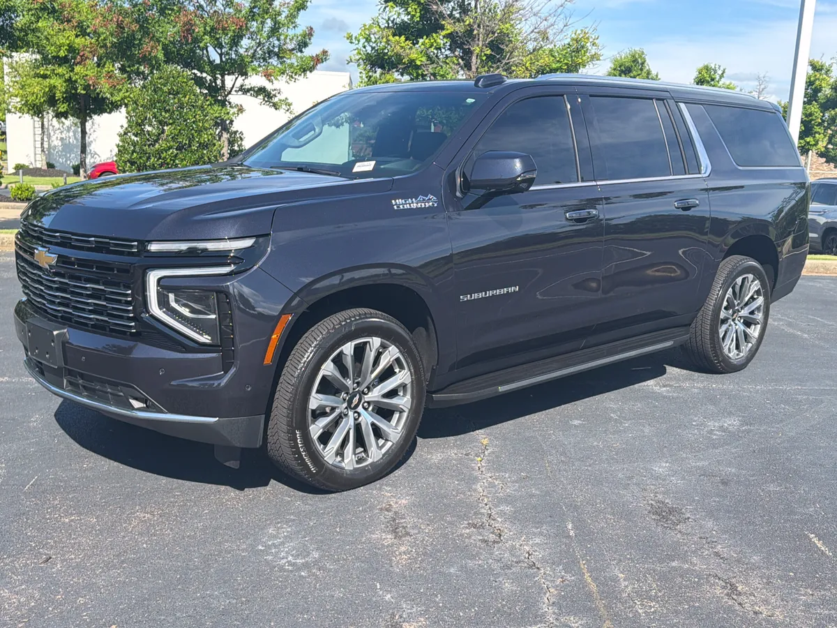 2025 Chevrolet Suburban High Country thumbnail 4
