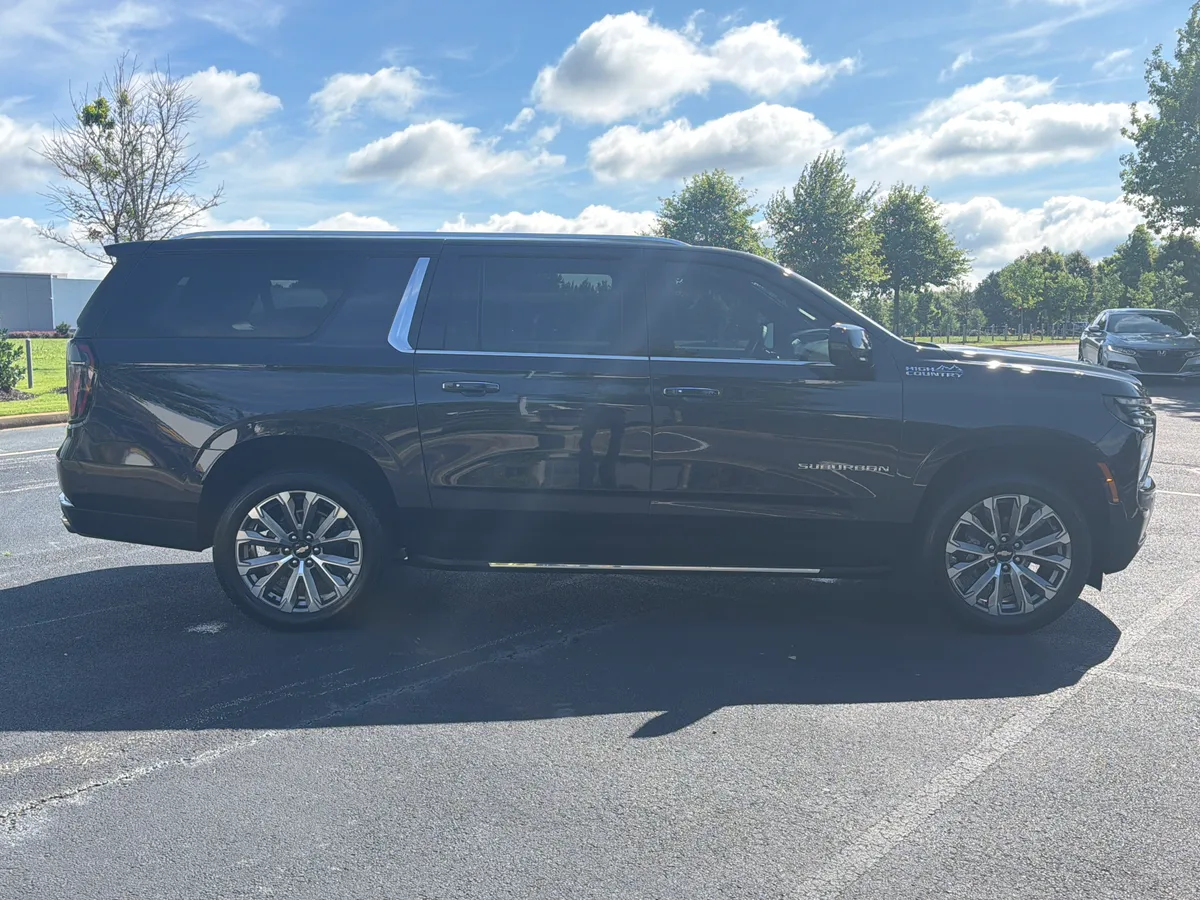 2025 Chevrolet Suburban High Country thumbnail 9