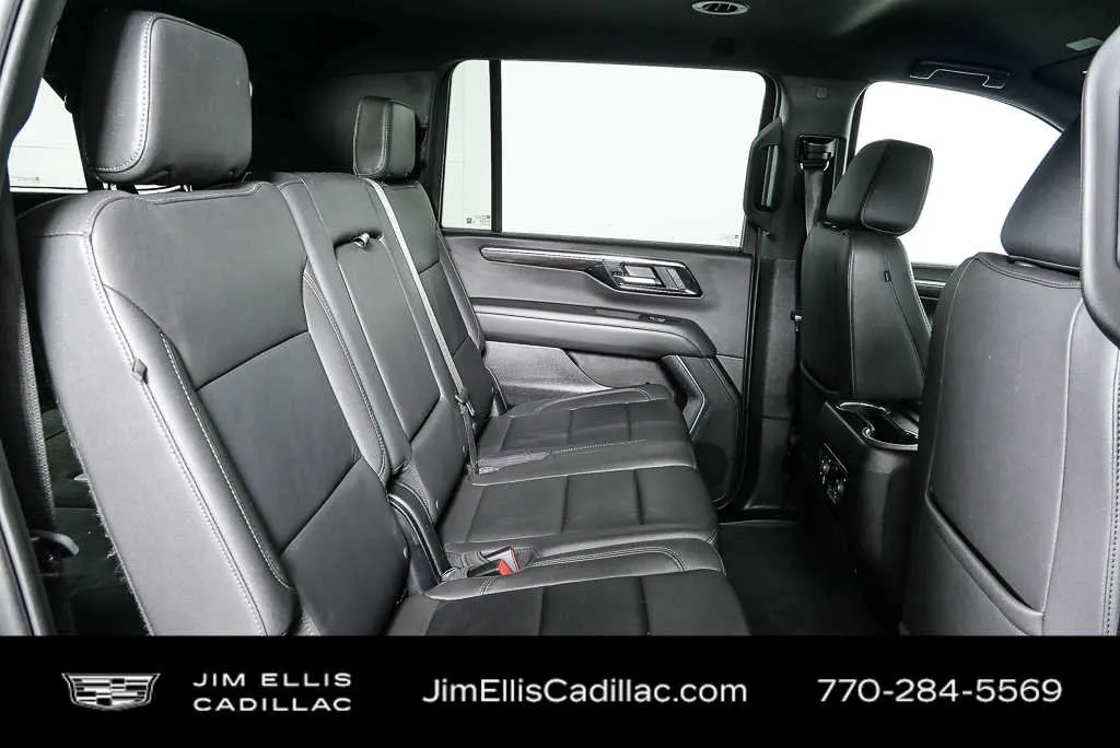 2025 Chevrolet Suburban LT thumbnail 21