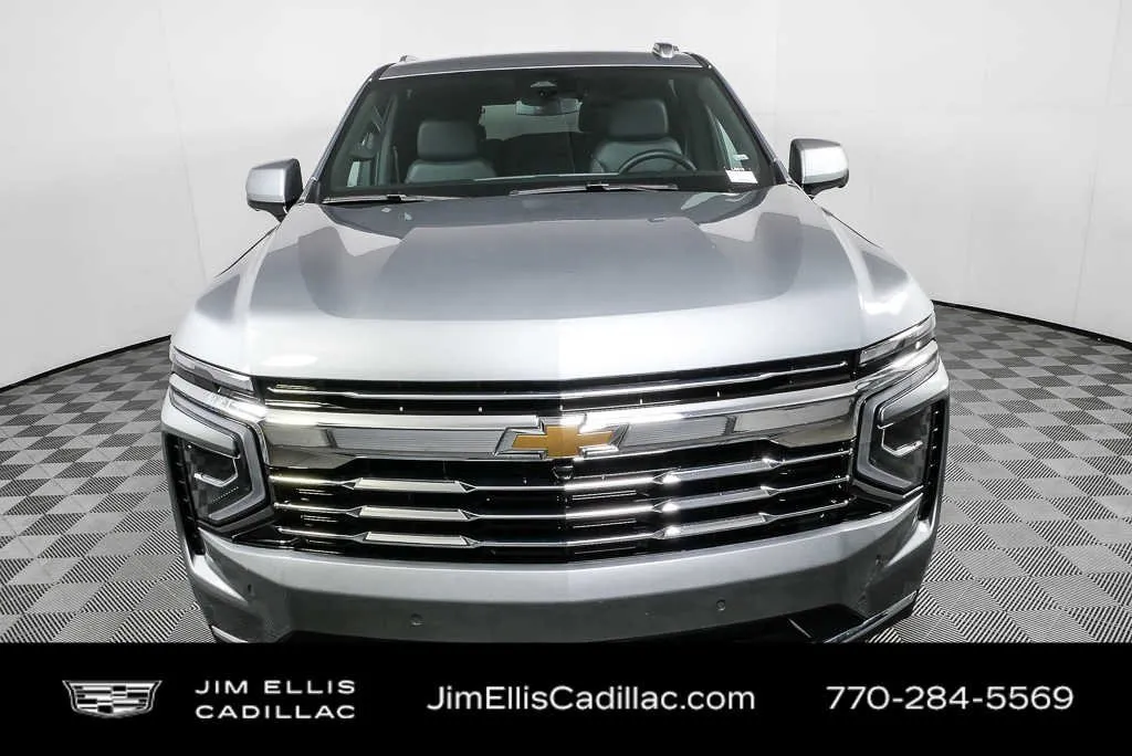 2025 Chevrolet Suburban LT thumbnail 26