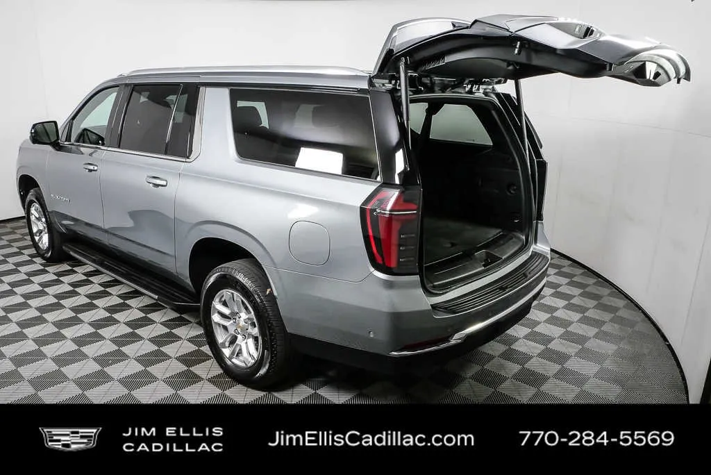 2025 Chevrolet Suburban LT thumbnail 35