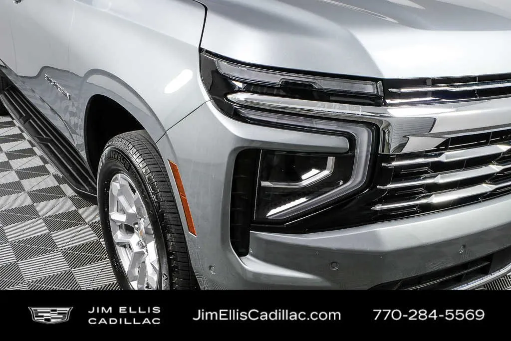 2025 Chevrolet Suburban LT thumbnail 38