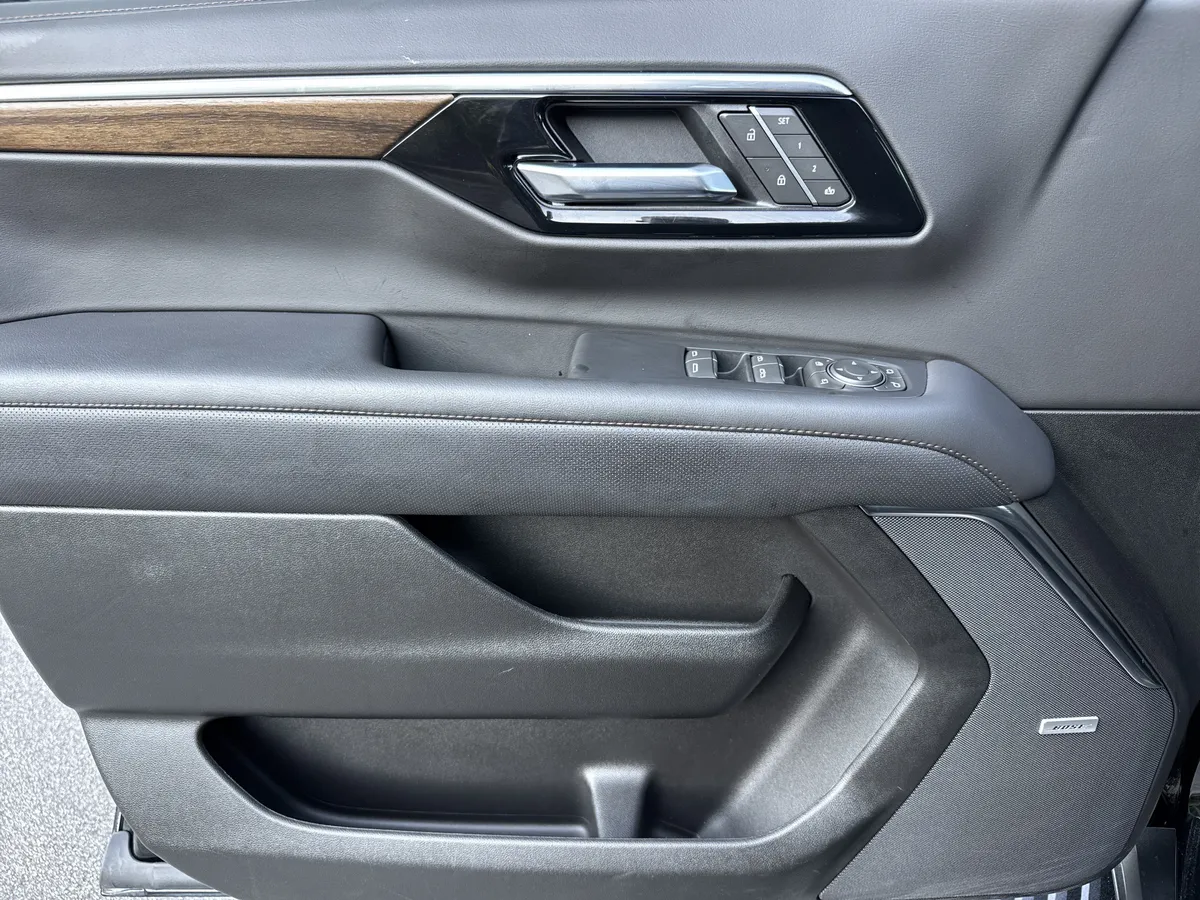 2025 Chevrolet Tahoe High Country thumbnail 13