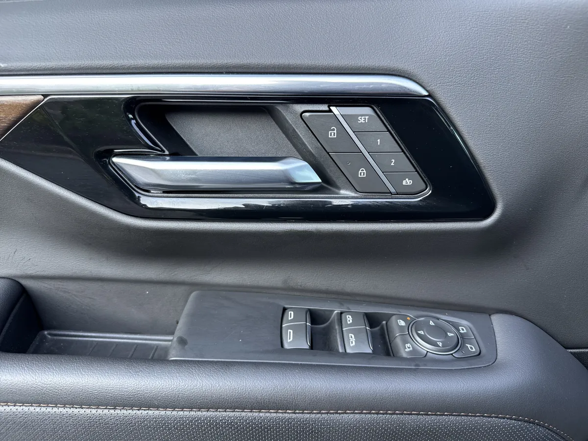 2025 Chevrolet Tahoe High Country thumbnail 14