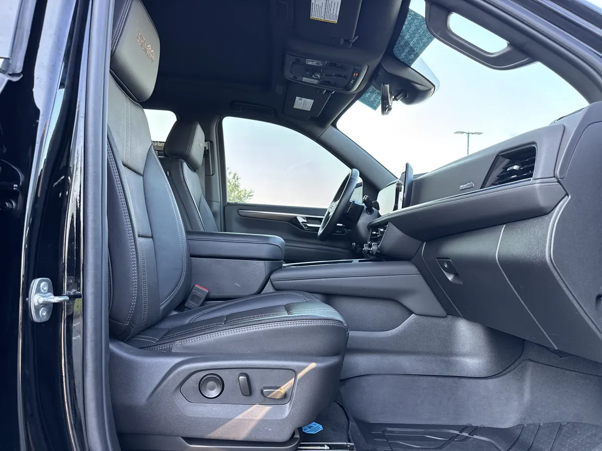 2025 Chevrolet Tahoe High Country thumbnail 32