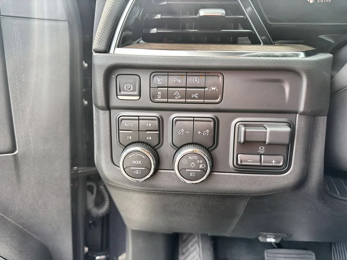 2025 Chevrolet Tahoe High Country thumbnail 15