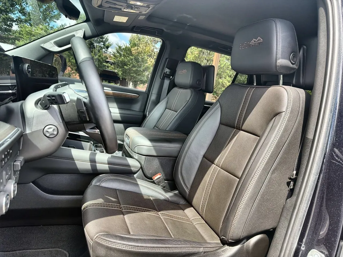 2025 Chevrolet Tahoe High Country thumbnail 16