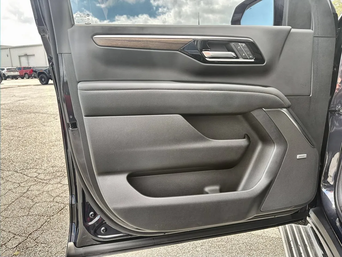 2025 Chevrolet Tahoe High Country thumbnail 18