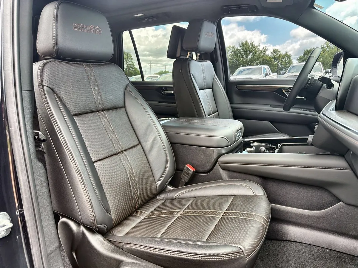 2025 Chevrolet Tahoe High Country thumbnail 23