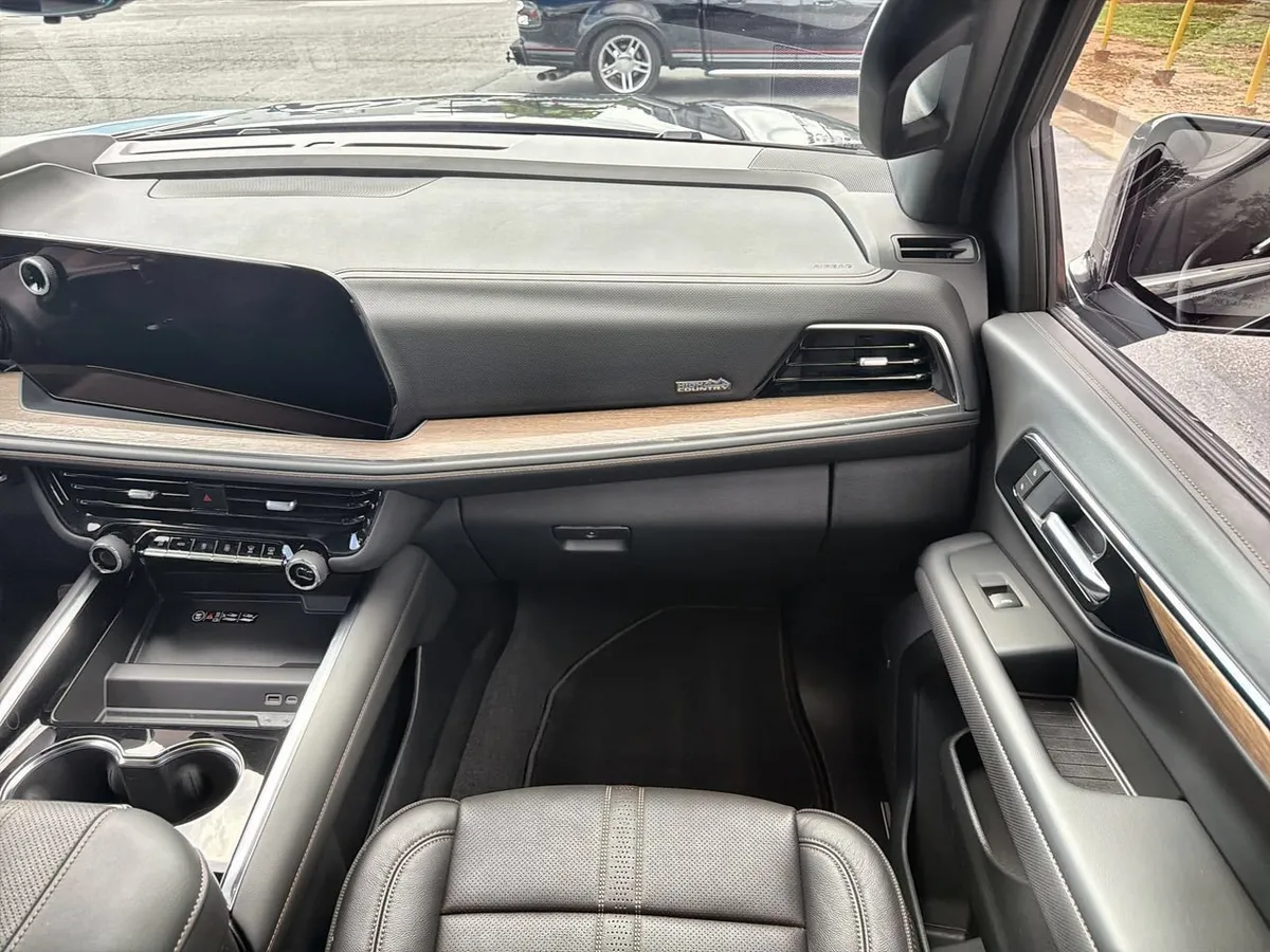 2025 Chevrolet Tahoe High Country thumbnail 24