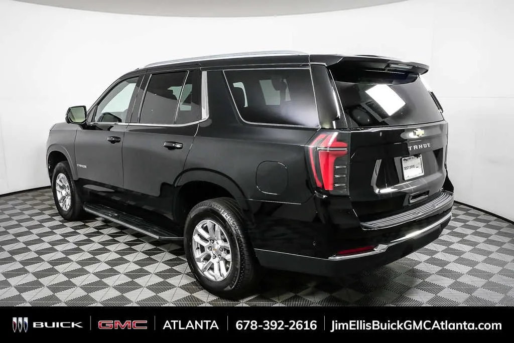 2025 Chevrolet Tahoe LT thumbnail 3
