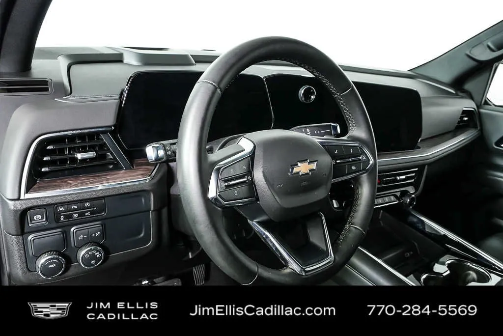 2025 Chevrolet Tahoe LT thumbnail 4