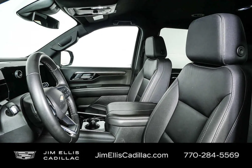2025 Chevrolet Tahoe LT thumbnail 5