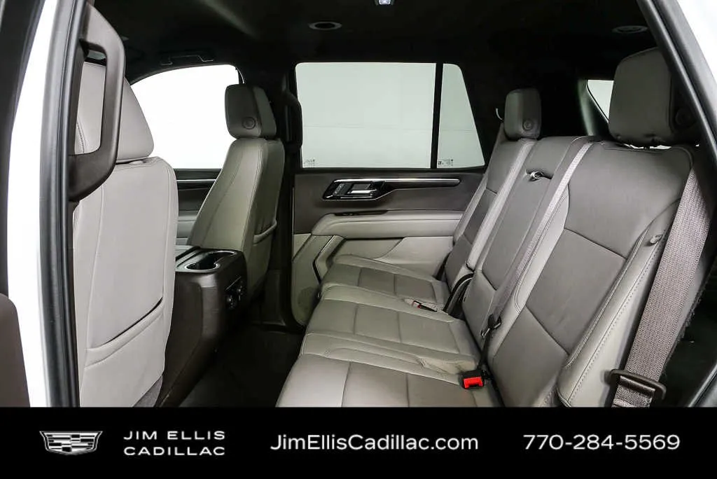 2025 Chevrolet Tahoe LT thumbnail 17