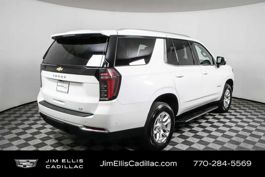 2025 Chevrolet Tahoe LT thumbnail 3