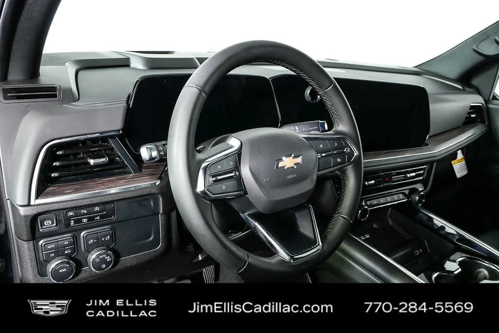 2025 Chevrolet Tahoe LT thumbnail 4
