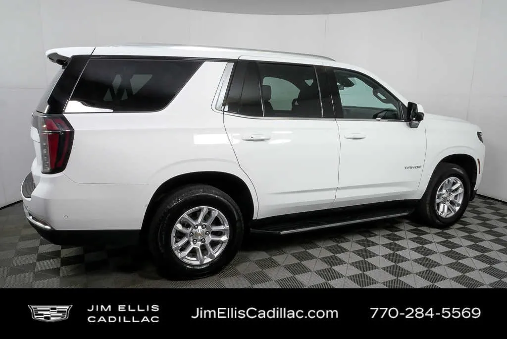 2025 Chevrolet Tahoe LT thumbnail 2