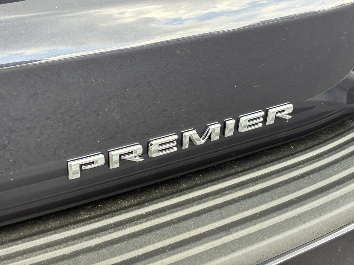 2025 Chevrolet Tahoe Premier thumbnail 12