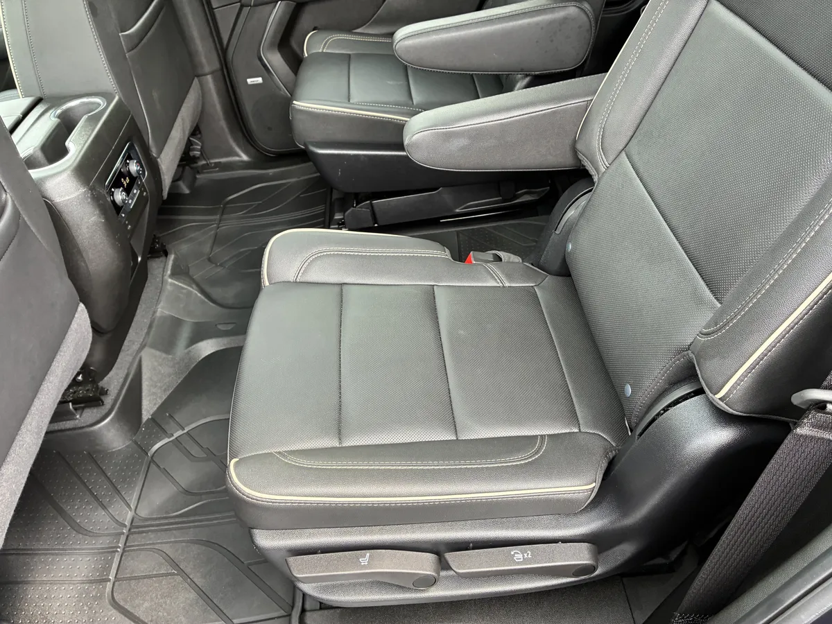 2025 Chevrolet Tahoe Premier thumbnail 15