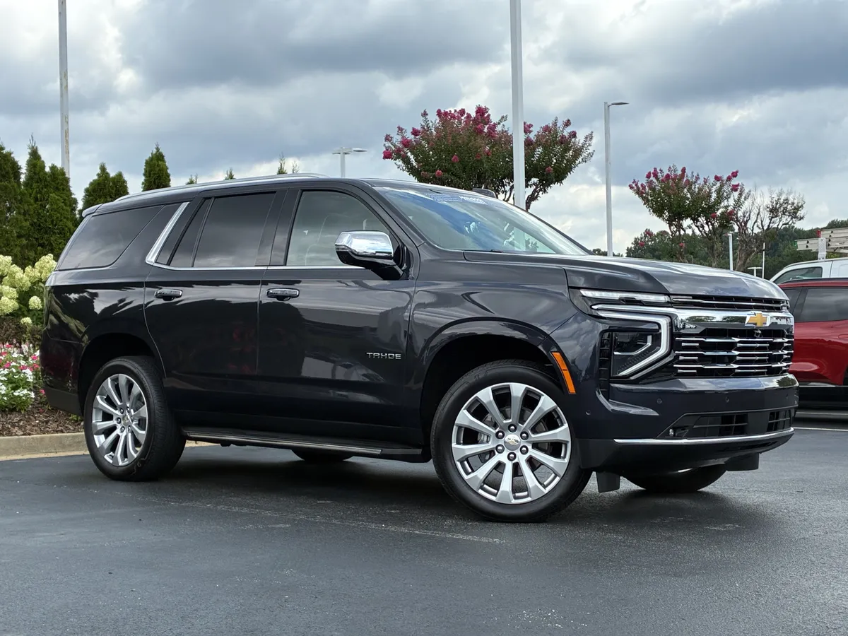 2025 Chevrolet Tahoe Premier thumbnail 2
