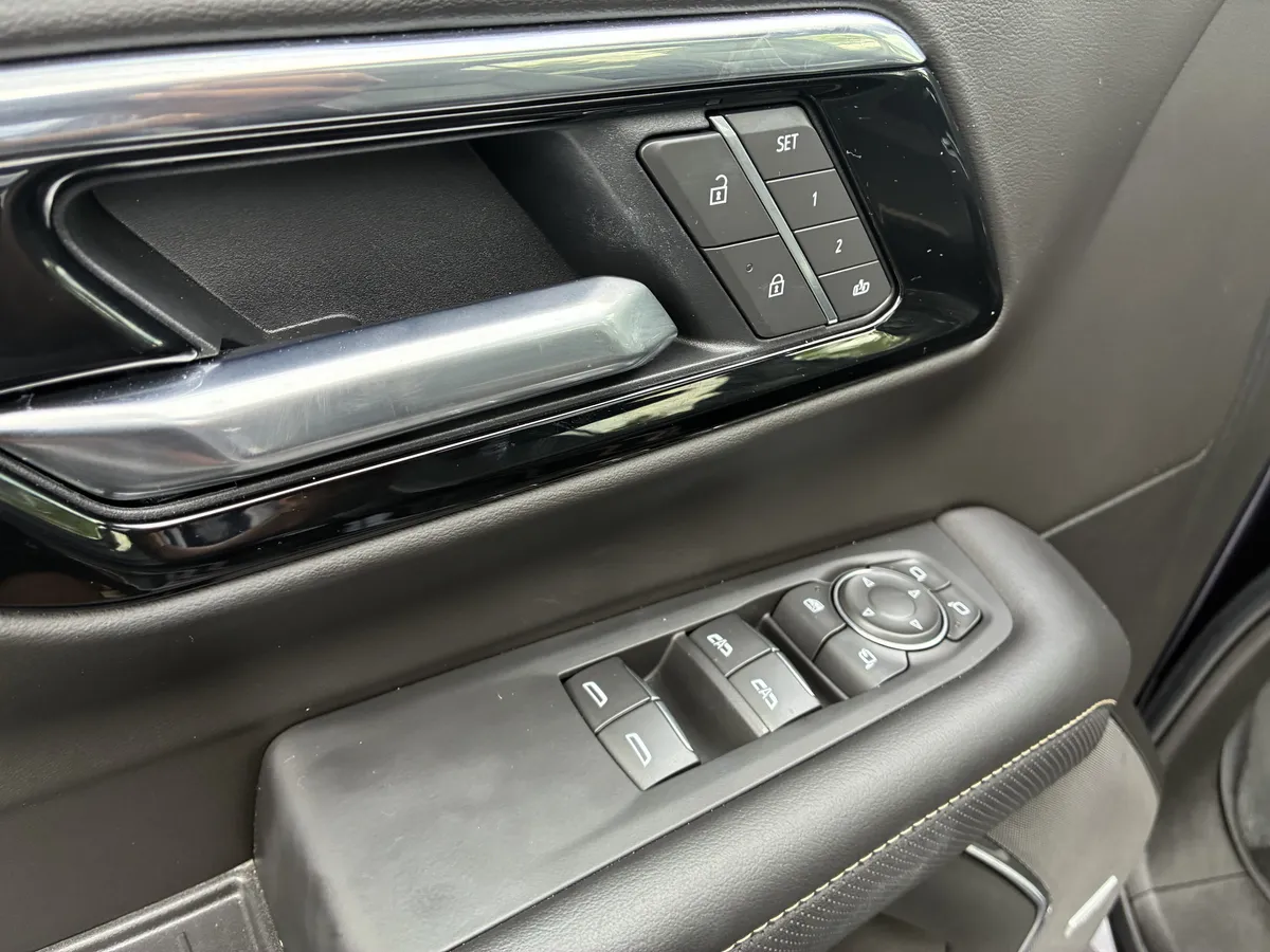 2025 Chevrolet Tahoe Premier thumbnail 26