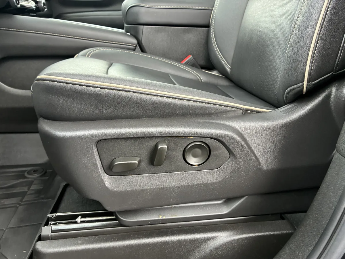 2025 Chevrolet Tahoe Premier thumbnail 27