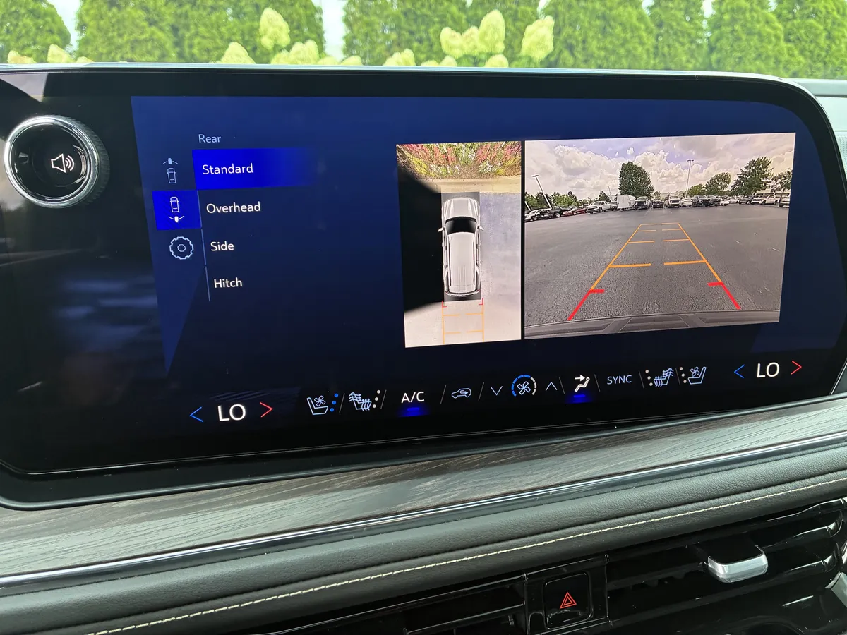 2025 Chevrolet Tahoe Premier thumbnail 36