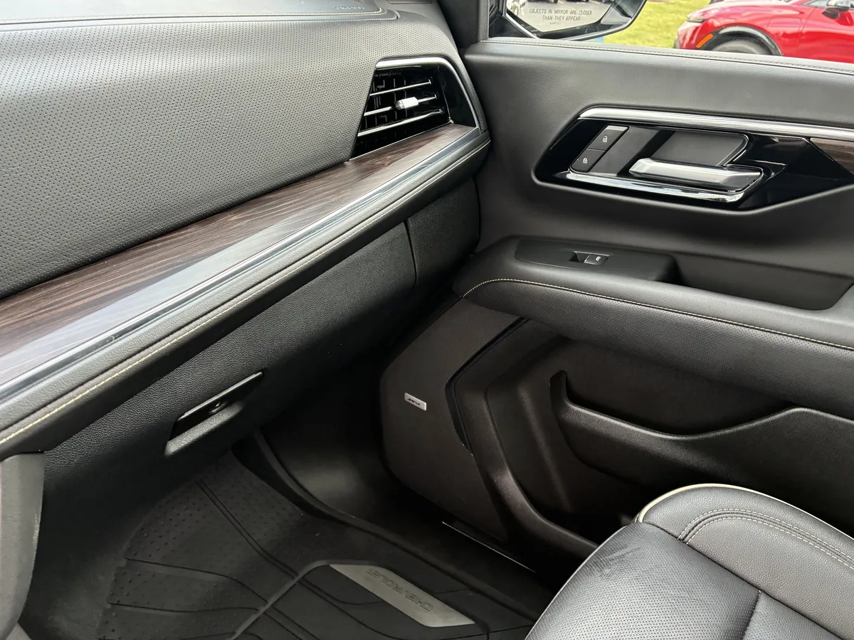 2025 Chevrolet Tahoe Premier thumbnail 39