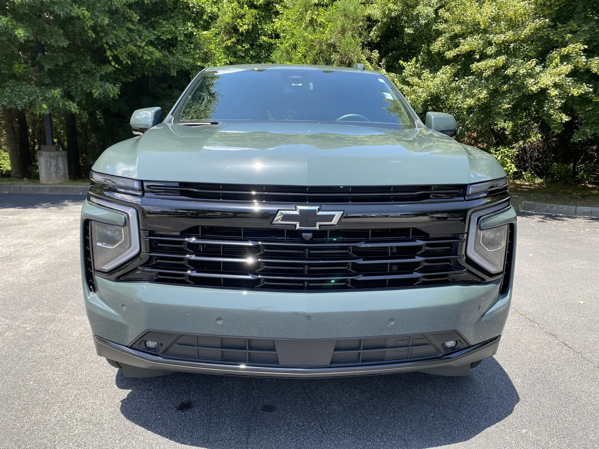 2025 Chevrolet Tahoe RST thumbnail 2