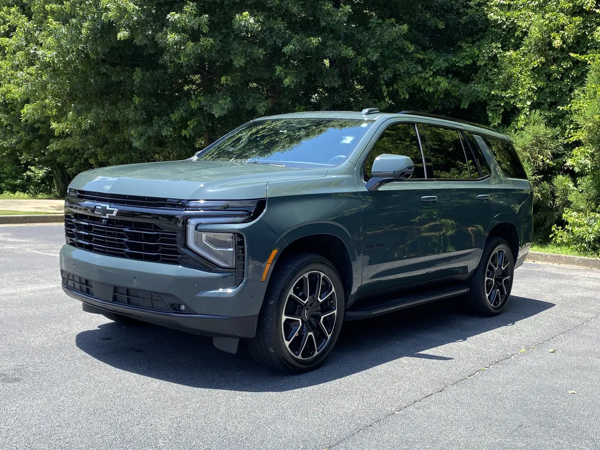 2025 Chevrolet Tahoe RST thumbnail 4