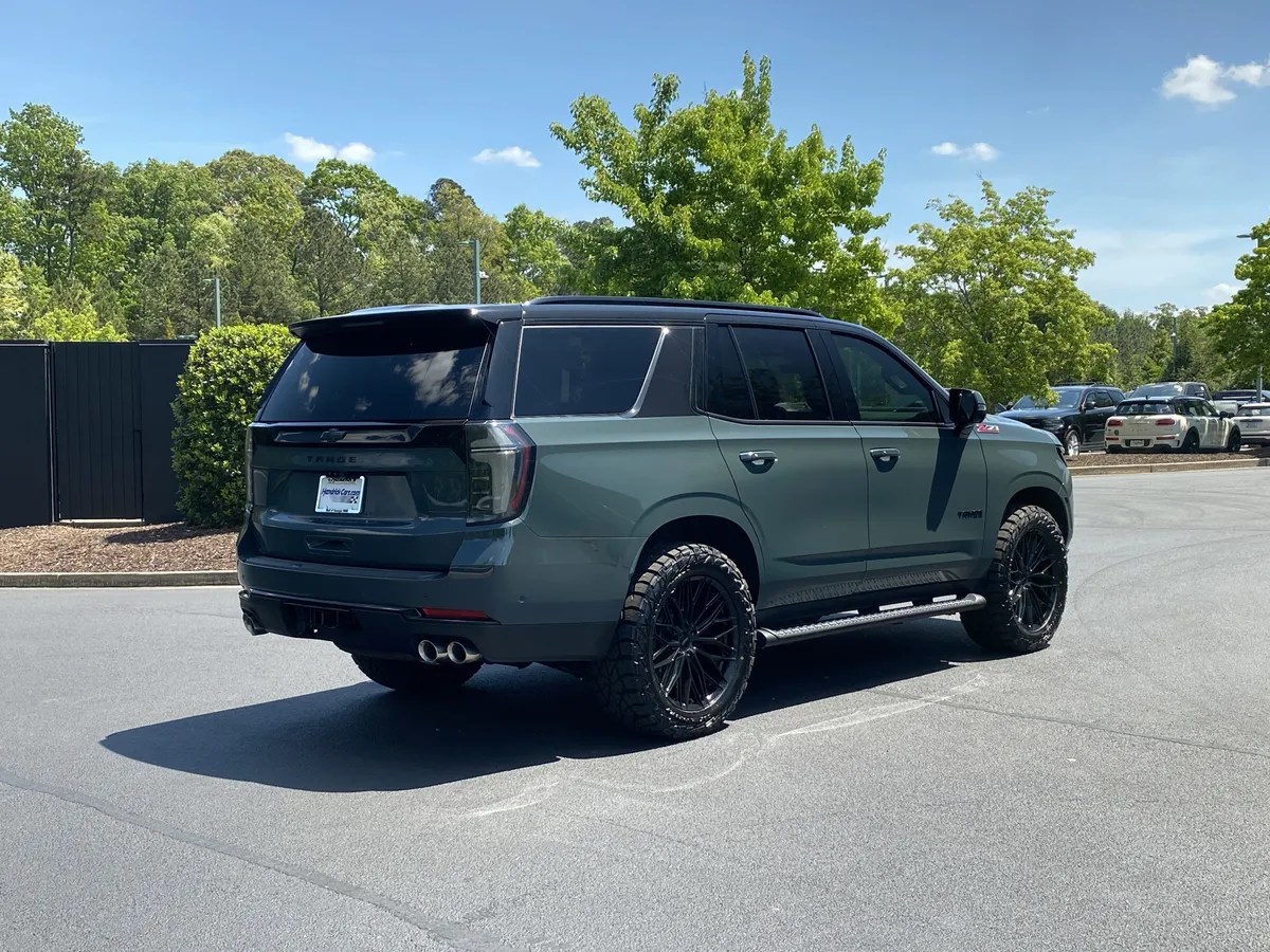 2025 Chevrolet Tahoe Z71 thumbnail 2