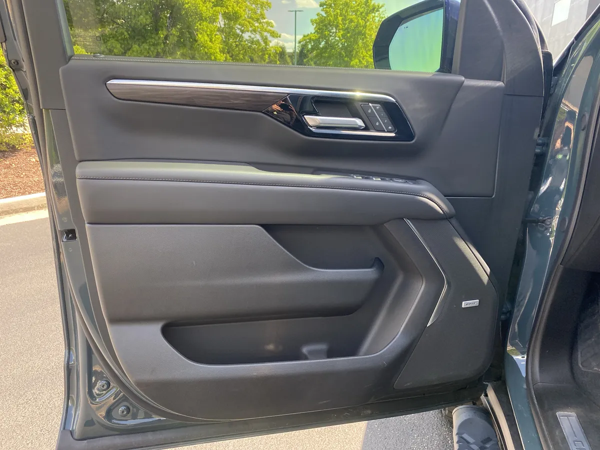 2025 Chevrolet Tahoe Z71 thumbnail 24