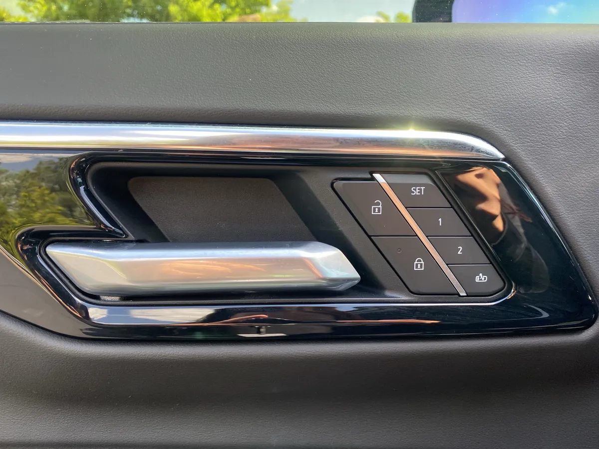 2025 Chevrolet Tahoe Z71 thumbnail 25