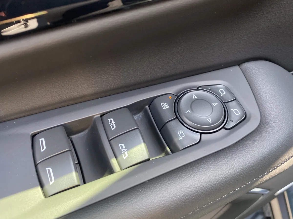 2025 Chevrolet Tahoe Z71 thumbnail 26