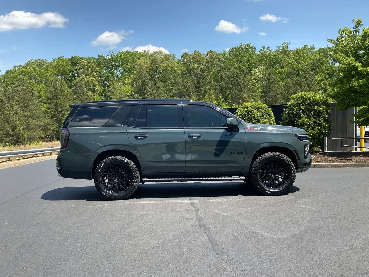 2025 Chevrolet Tahoe Z71 thumbnail 4