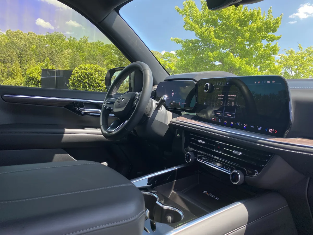 2025 Chevrolet Tahoe Z71 thumbnail 5