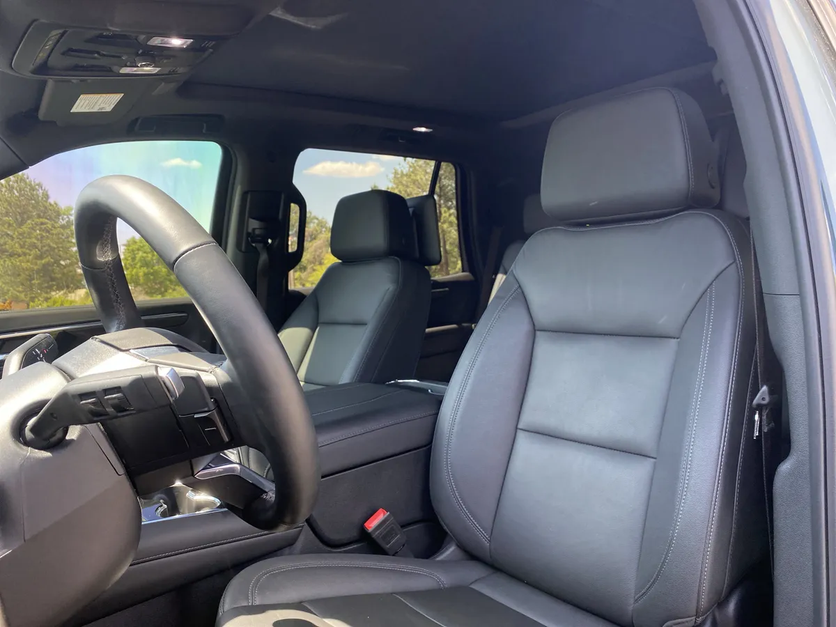 2025 Chevrolet Tahoe Z71 thumbnail 6