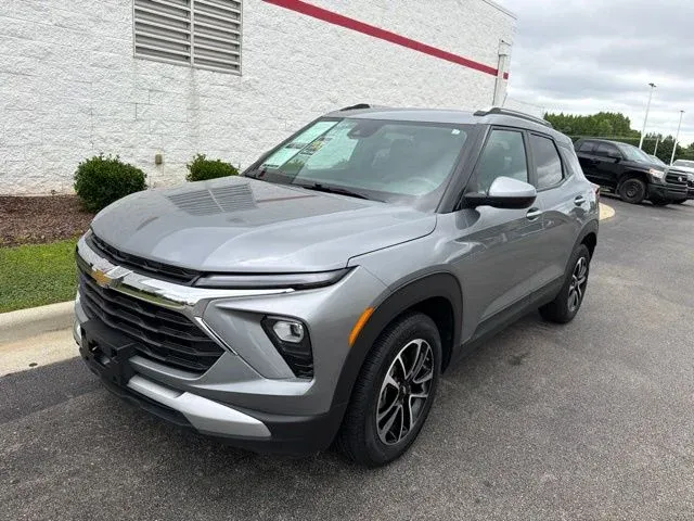 2025 Chevrolet TrailBlazer thumbnail 3